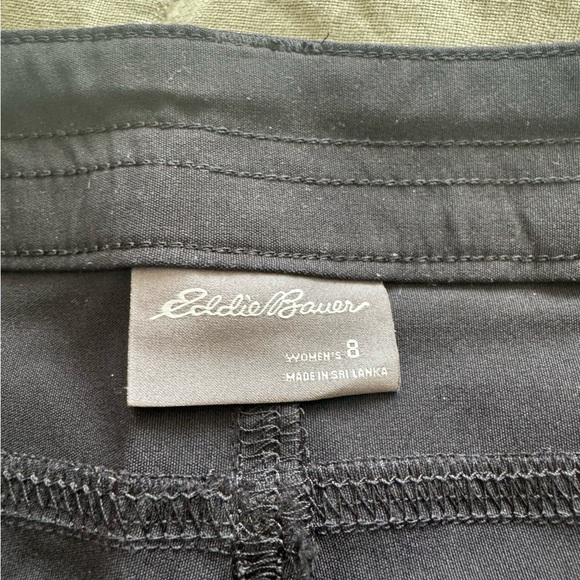 Eddie Bauer Women’s Black Mid Rise Rainier SHORTS Outdoor Adventure NWT Size 8 - Picture 3 of 6